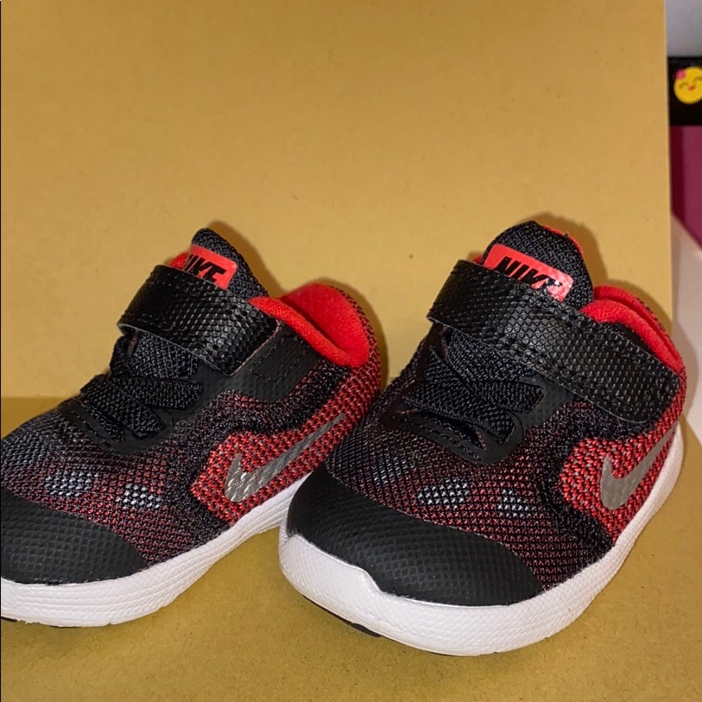 Baby Nike red +black